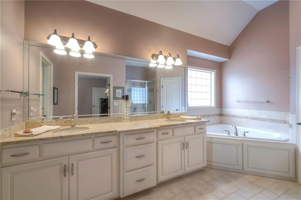 2313 NE Sweet Water Drive — photo 32
