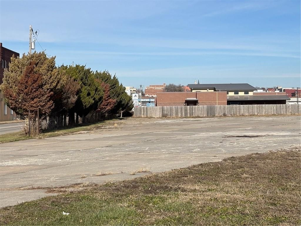 1007 S 6 Street — photo 3