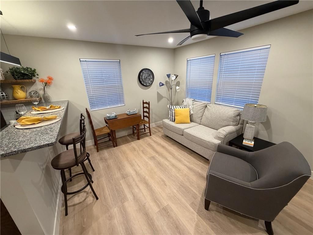 919 Oak Street — photo 2