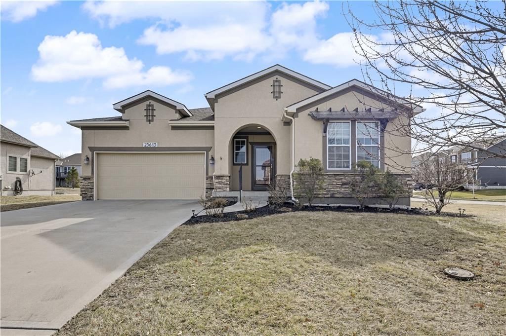 23613 W 91st Terrace, Lenexa, KS