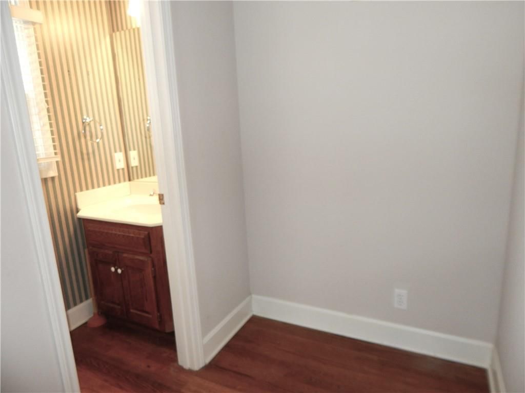 653 BUTTERNUT Court — photo 8