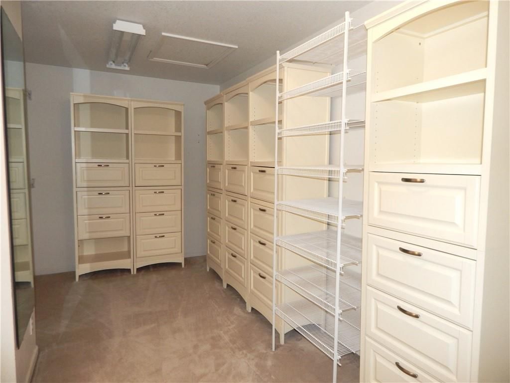 653 BUTTERNUT Court — photo 37