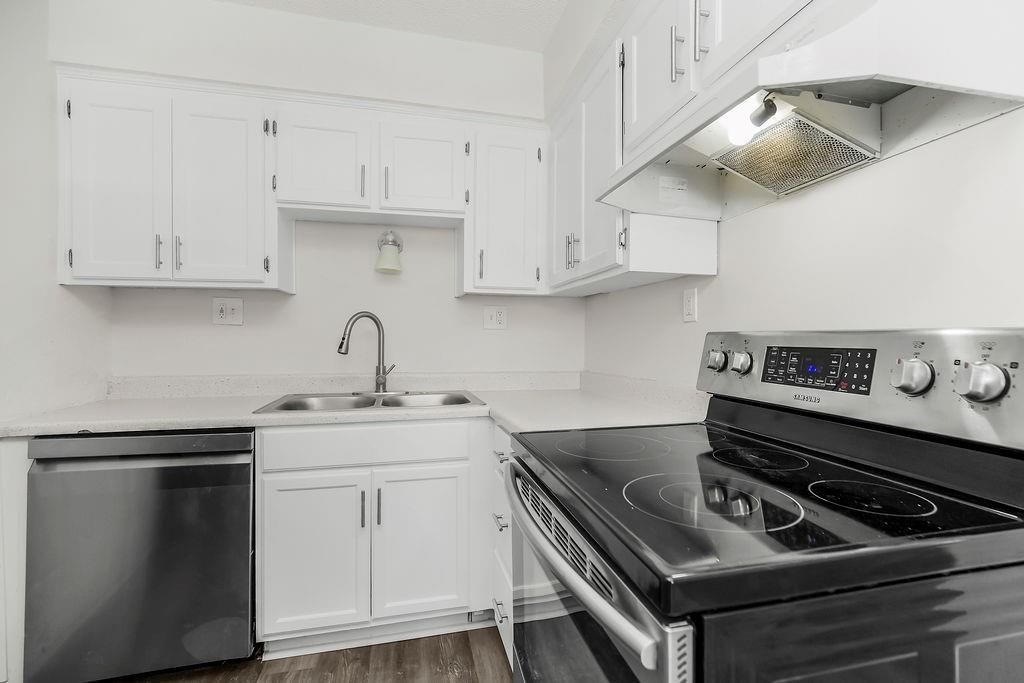 2915 E 77th Terrace — photo 3