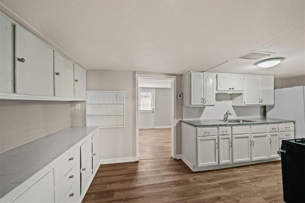 126 S Village Street — photo 8