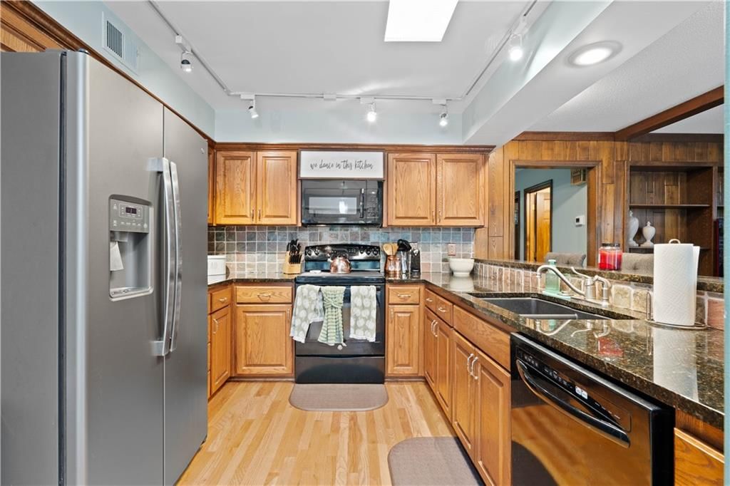 7447 Black Oak Circle — photo 7
