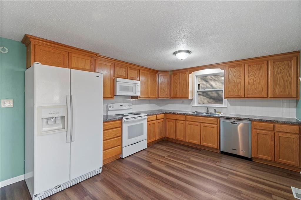4402 NW 50th Street — photo 8