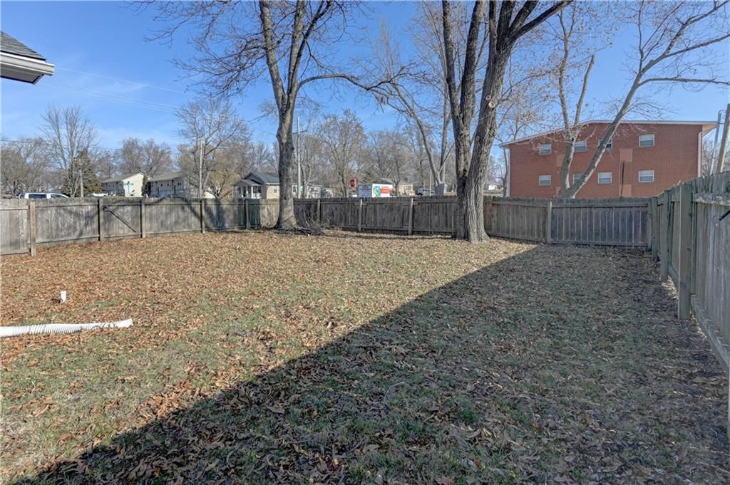 109 NE Orchard Street — photo 4