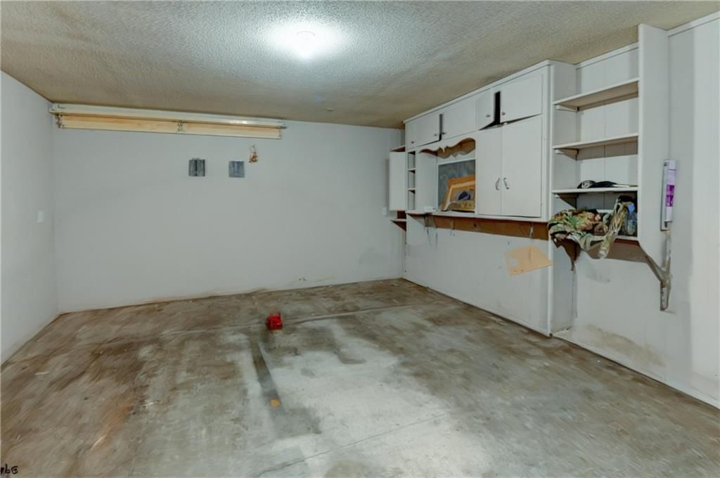 109 NE Orchard Street — photo 27