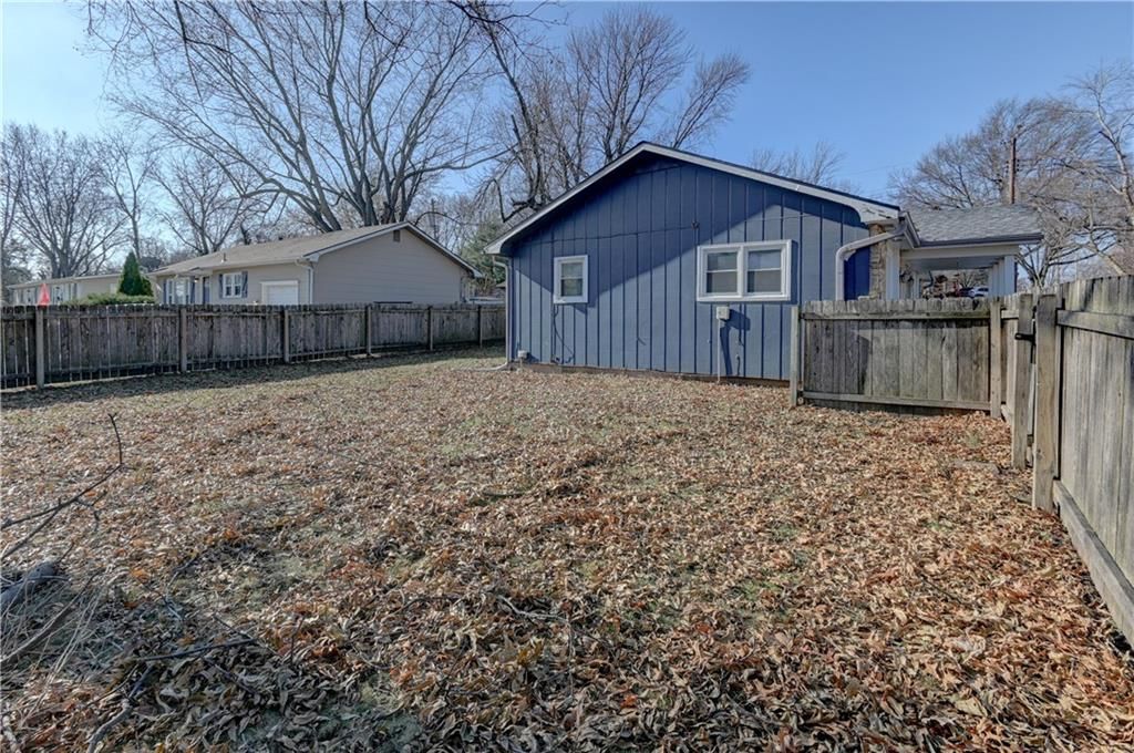 109 NE Orchard Street — photo 29