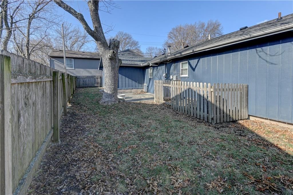 109 NE Orchard Street — photo 31