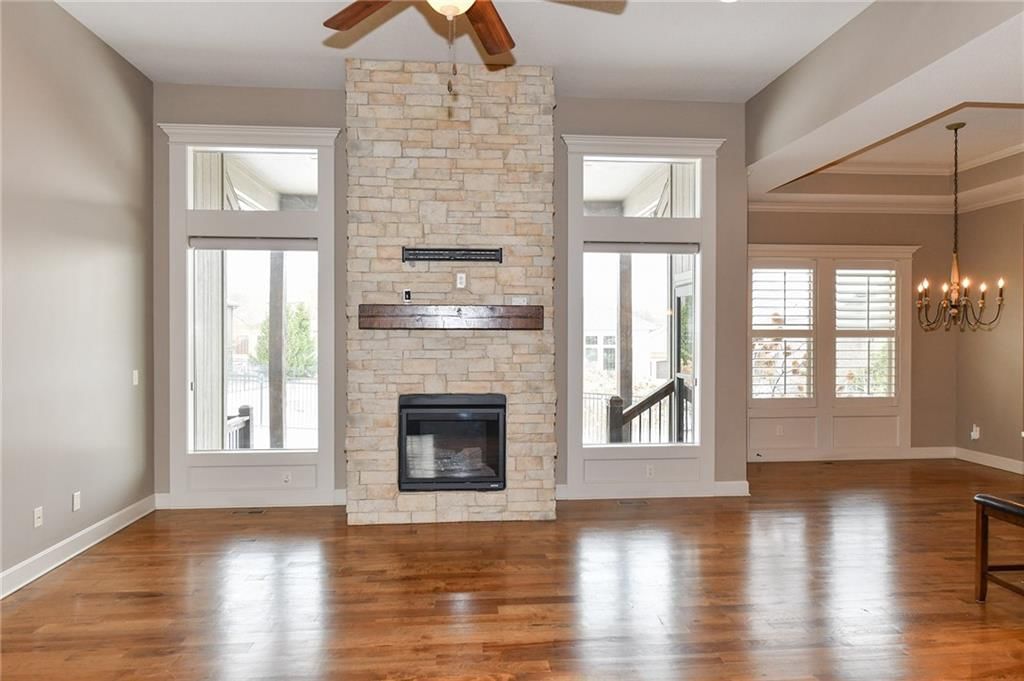 18804 W 99 Street, Lenexa, KS