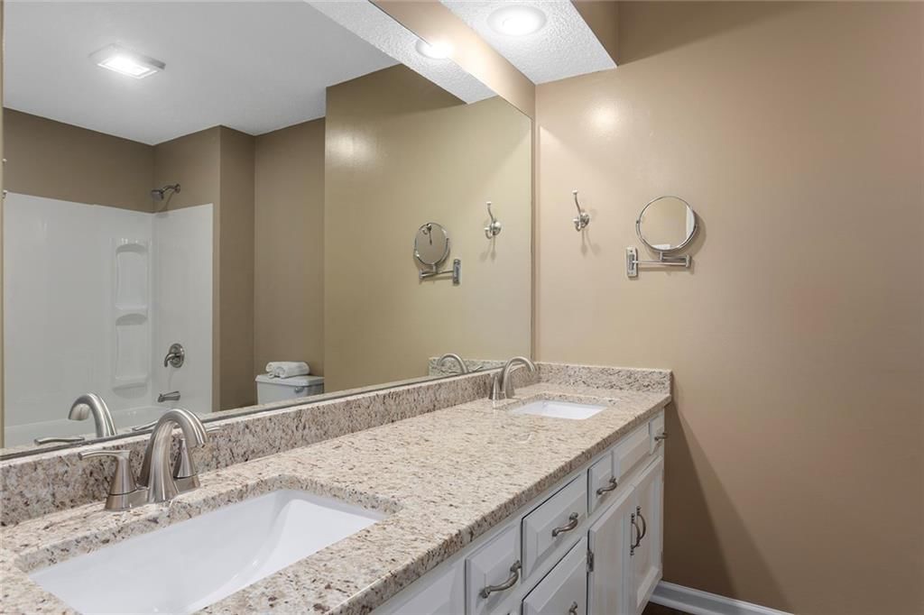 6625 N Cosby Avenue — photo 23