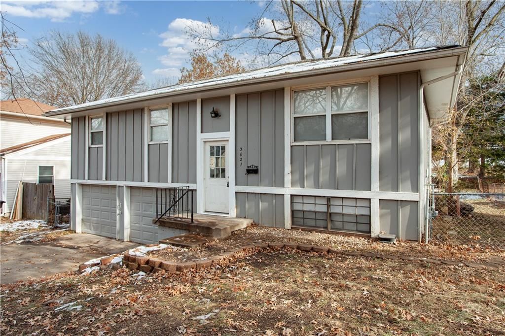 3621 S Scott Avenue — photo 2