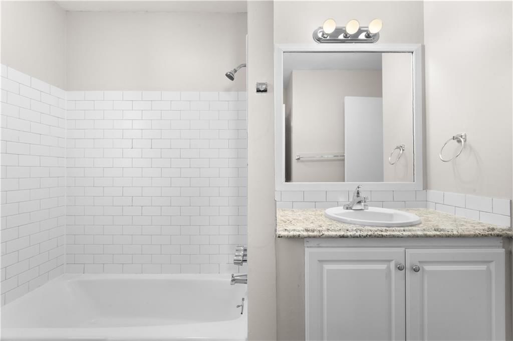 3621 S Scott Avenue — photo 16