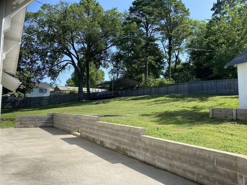 202 N Walnut Street — photo 4