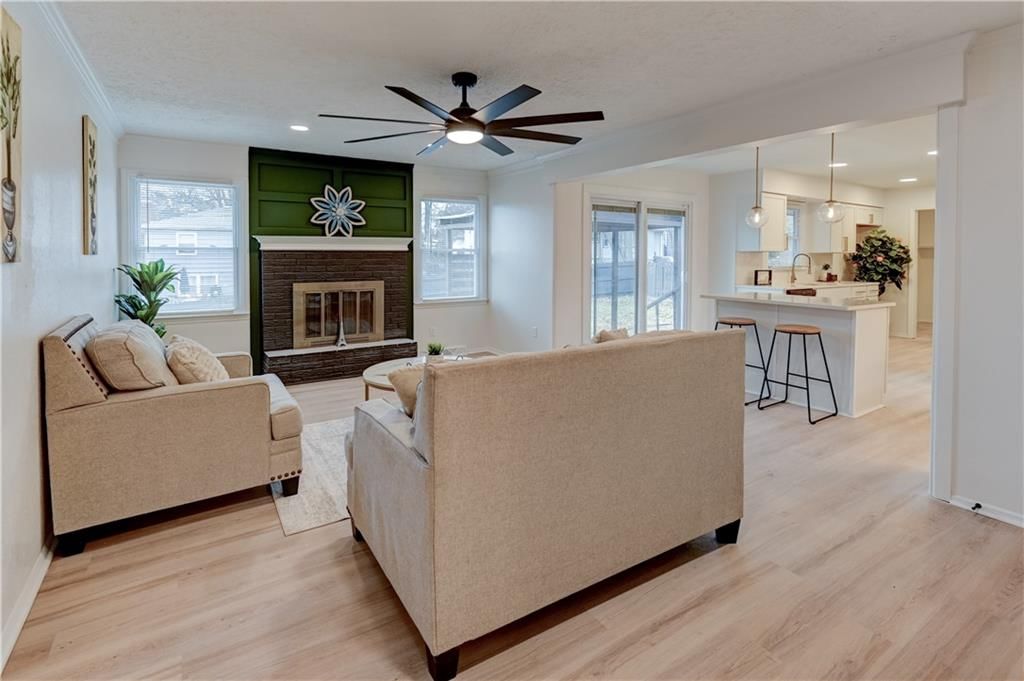 10436 Askew Avenue — photo 3