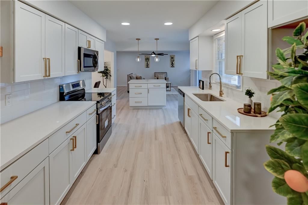 10436 Askew Avenue — photo 4