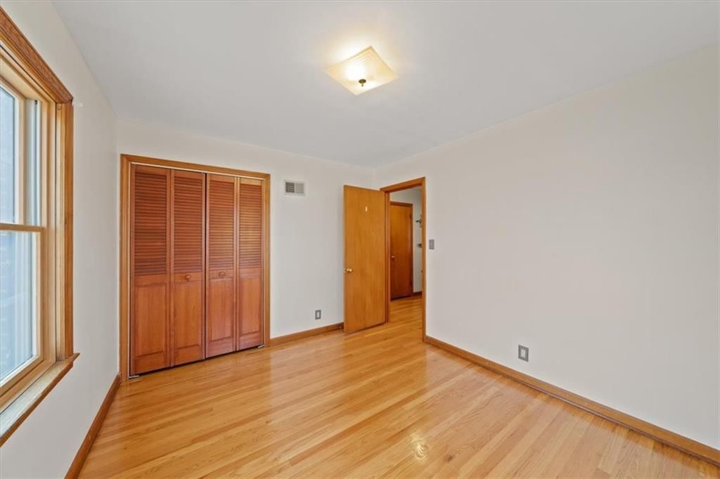 10005 E 69th Terrace, Raytown, MO