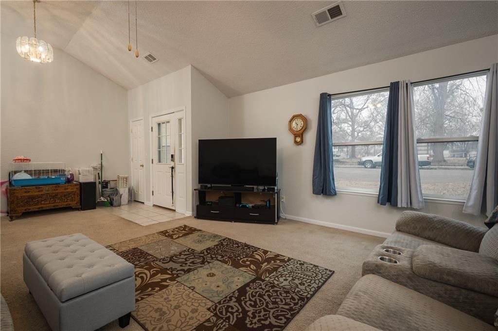 214 E 13th Street — photo 11