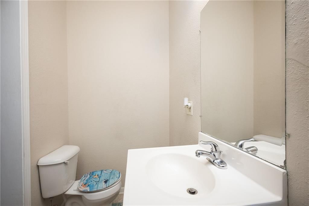 214 E 13th Street — photo 19