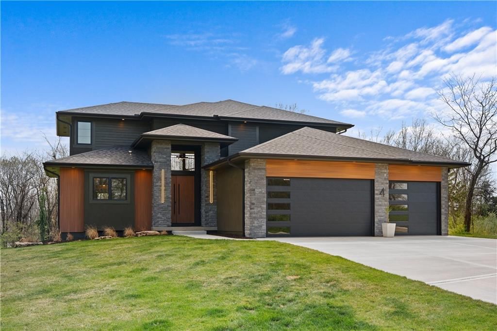 4 Broken Arrow Court, Lake Winnebago, MO