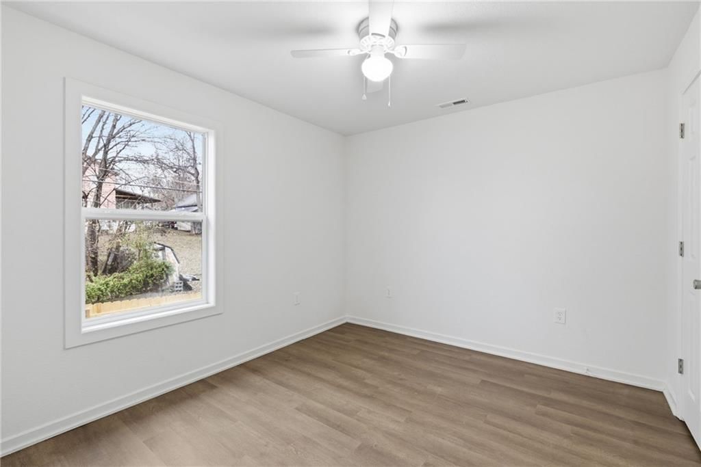 219 W Culton Street — photo 17