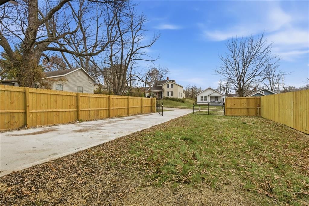 219 W Culton Street — photo 24
