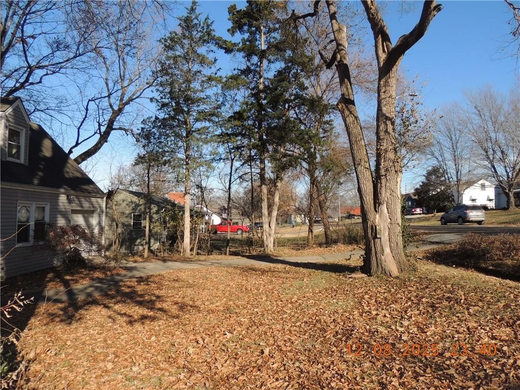 3228 S Cedar Avenue — photo 2