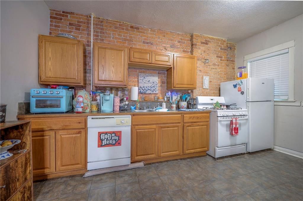 1017 W 39th Street — photo 27
