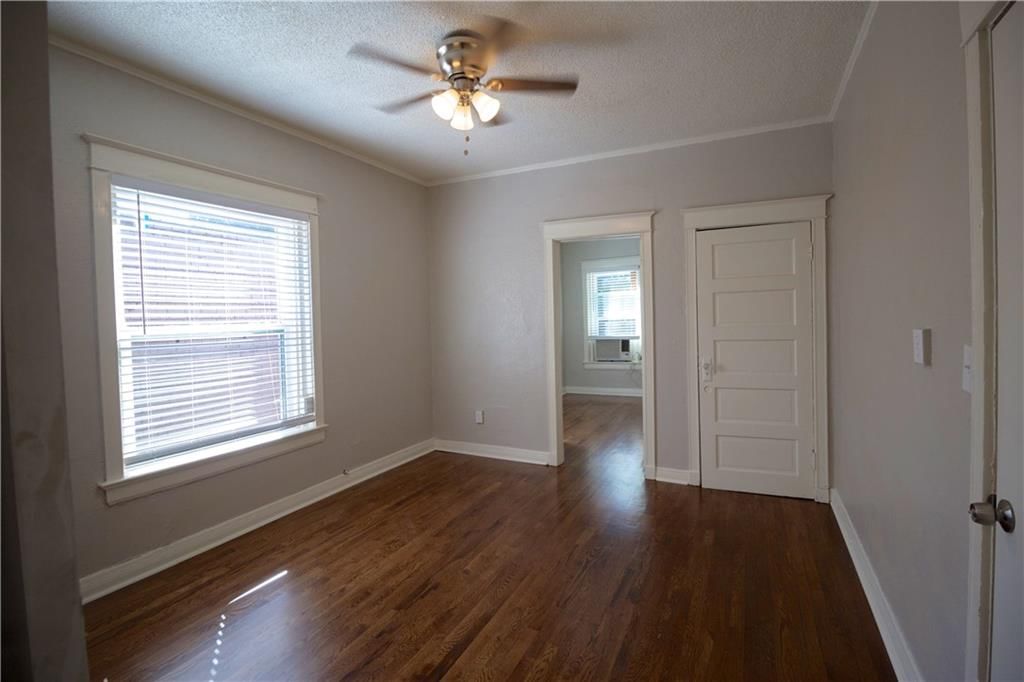1017 W 39th Street — photo 36