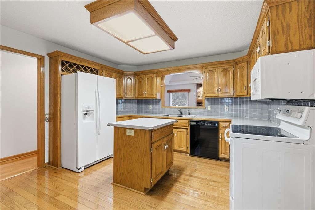 507 Larkin Court — photo 13