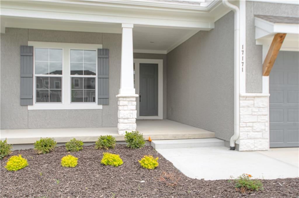 17171 S Laurelwood Street — photo 2