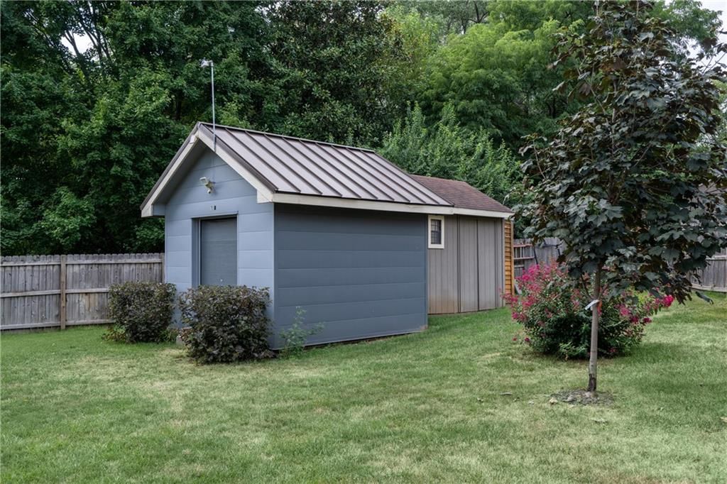 1100 E Cothrell Street — photo 43