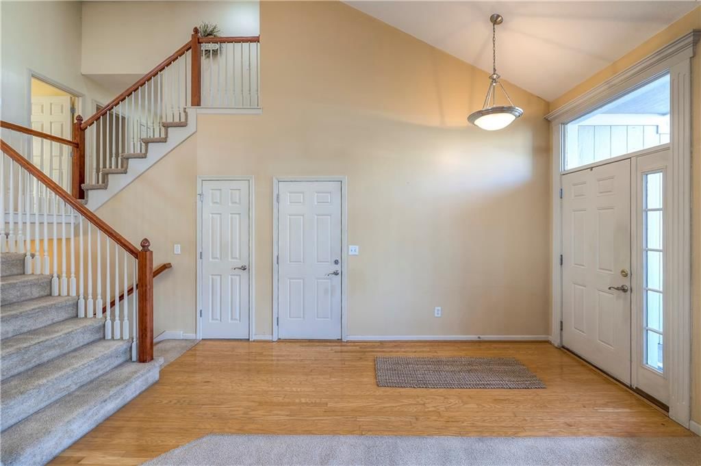 385 W Sunset Street — photo 4