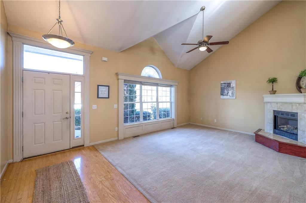 385 W Sunset Street — photo 5