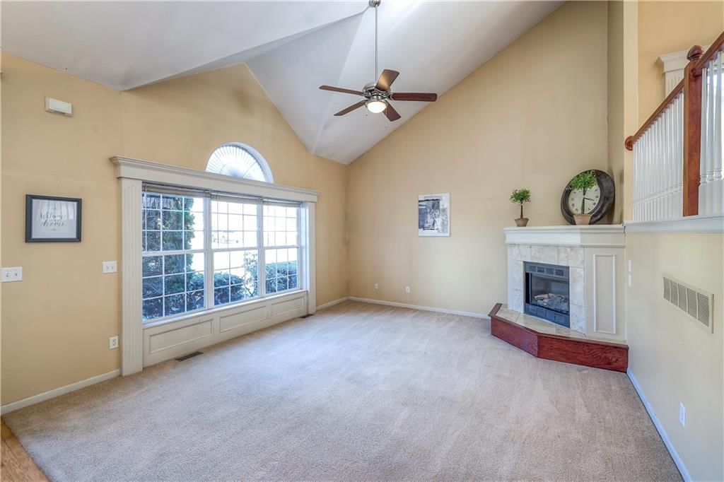 385 W Sunset Street — photo 6