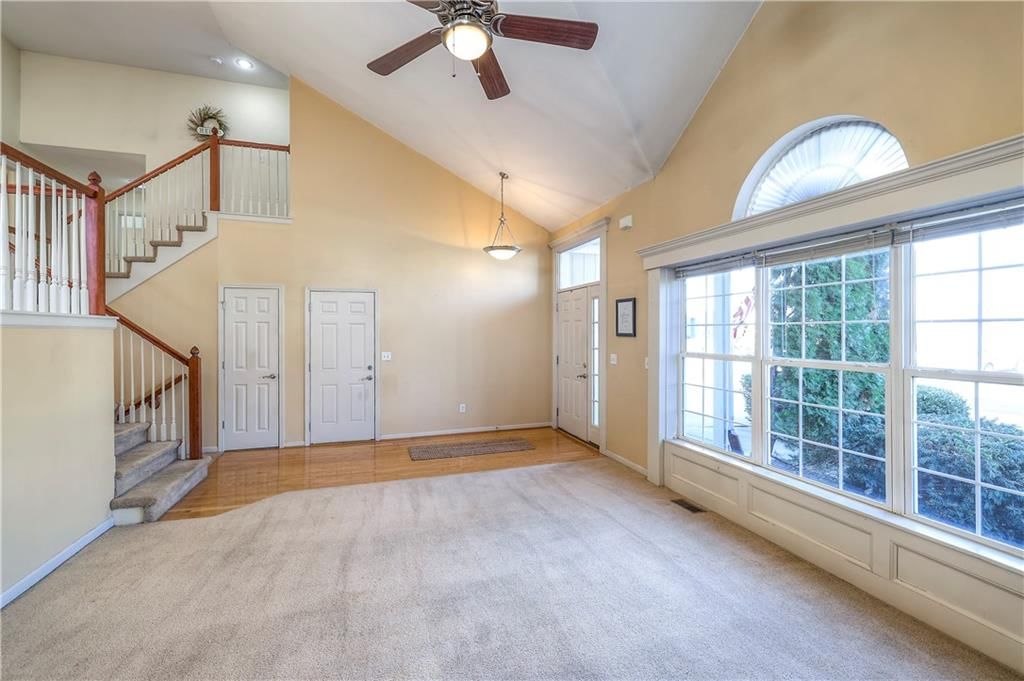 385 W Sunset Street — photo 9