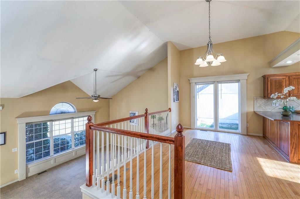 385 W Sunset Street — photo 10