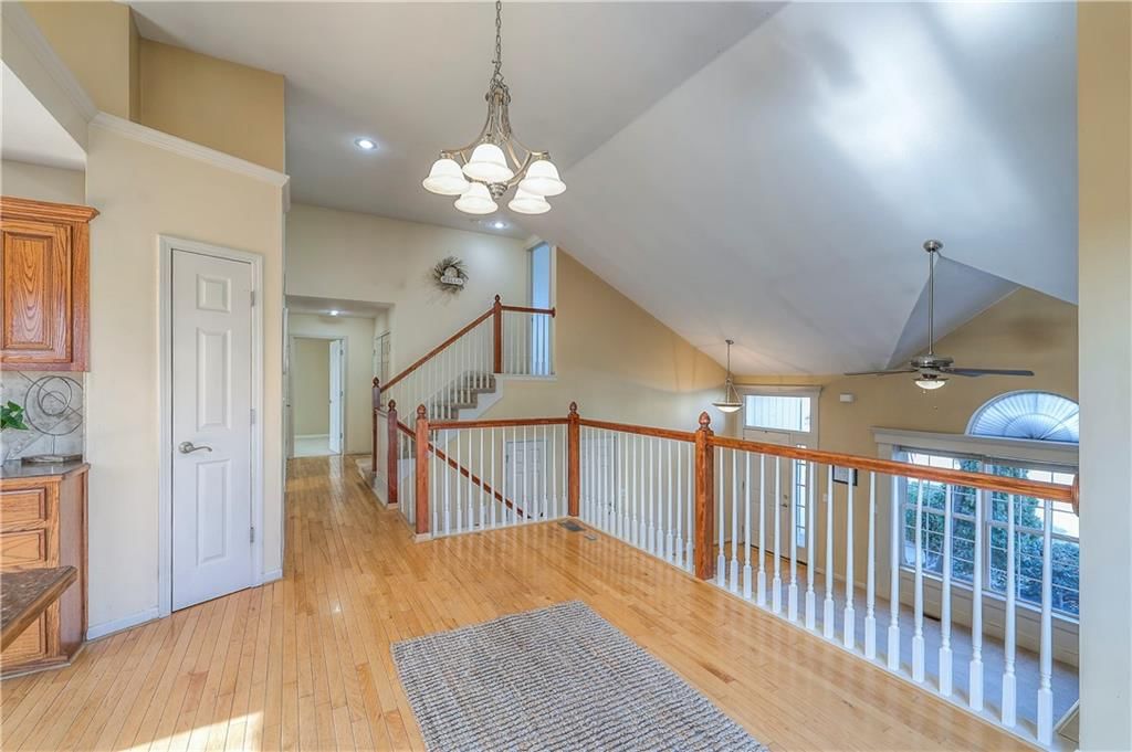 385 W Sunset Street — photo 12