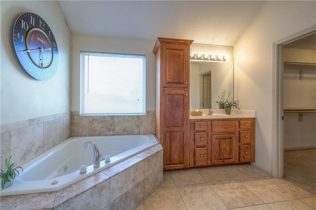 385 W Sunset Street — photo 23