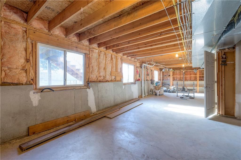 385 W Sunset Street — photo 32