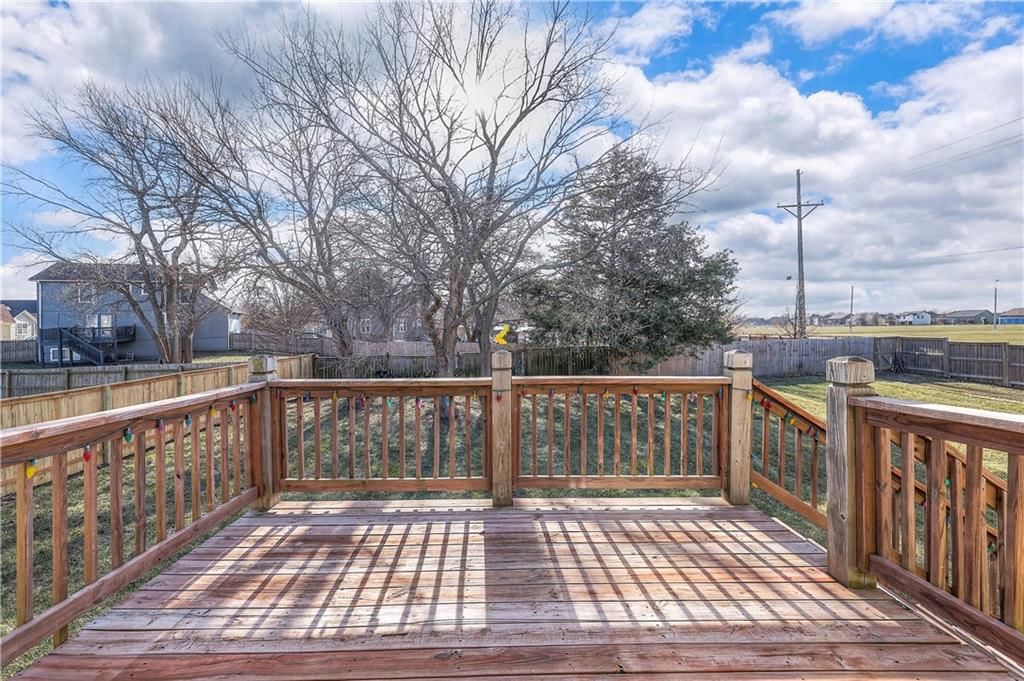 385 W Sunset Street — photo 34
