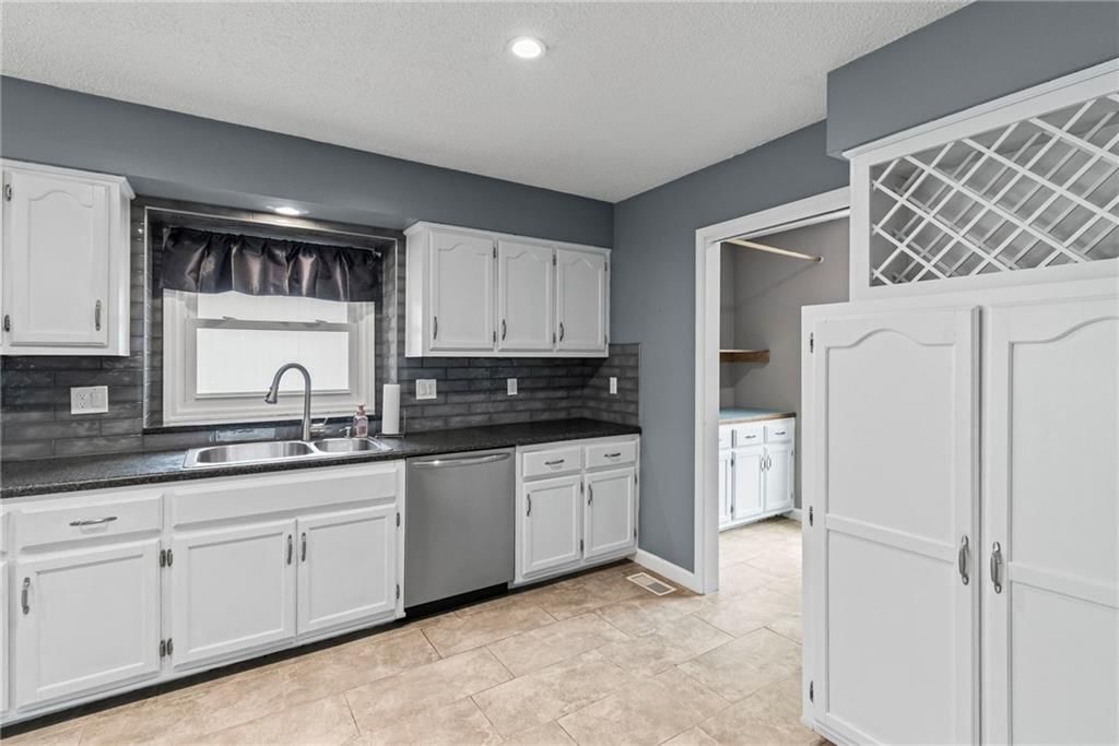 1108 NE Ridgeview Drive — photo 13