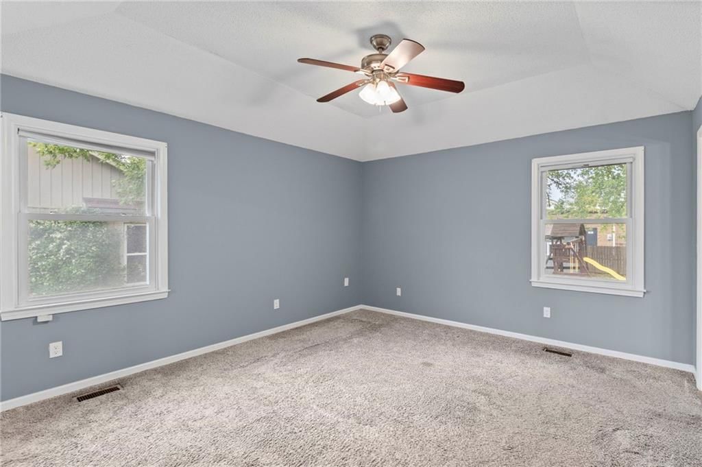 1108 NE Ridgeview Drive — photo 16