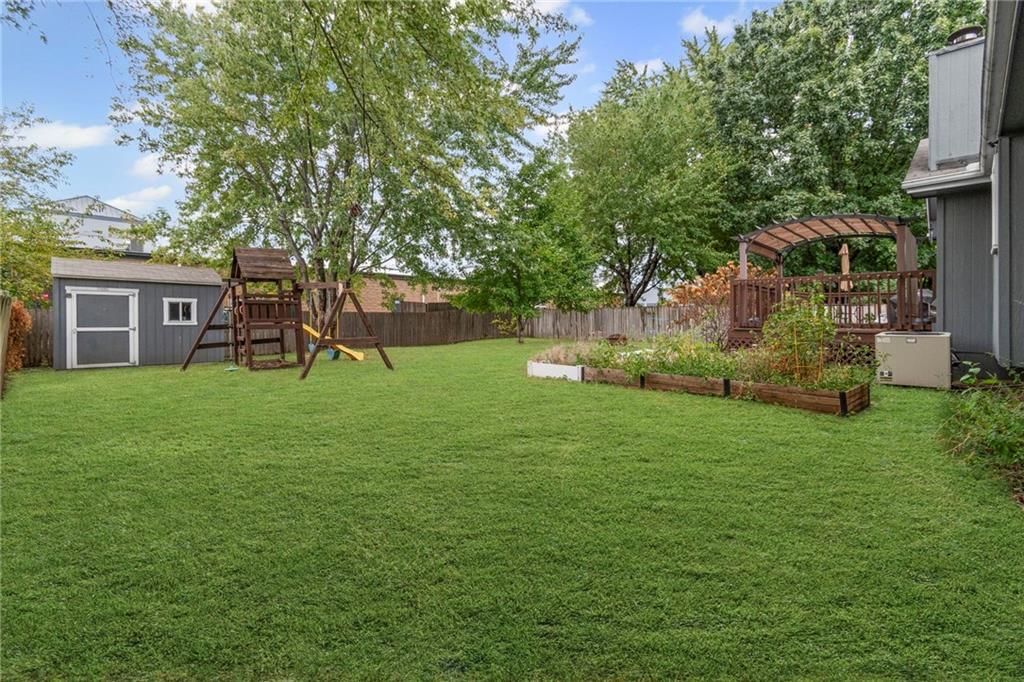 1108 NE Ridgeview Drive — photo 34