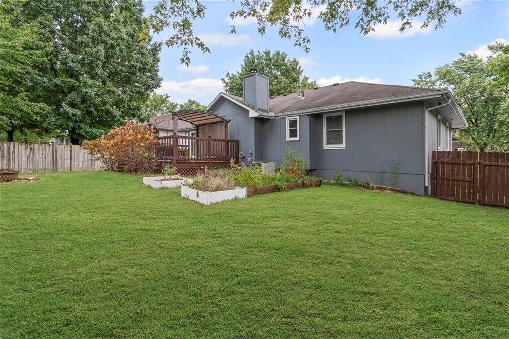 1108 NE Ridgeview Drive — photo 35