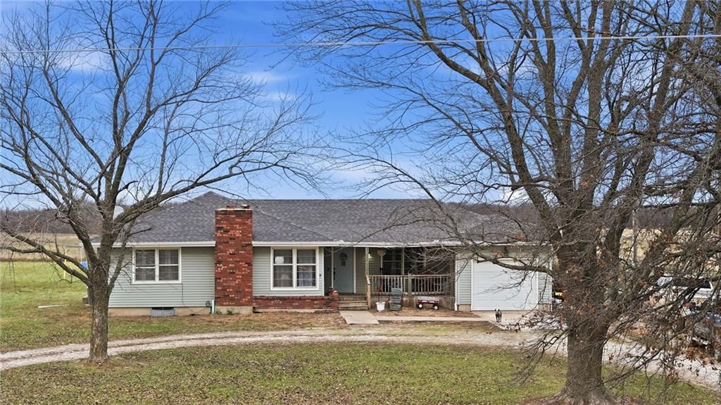 739 SW 700th Road — photo 2