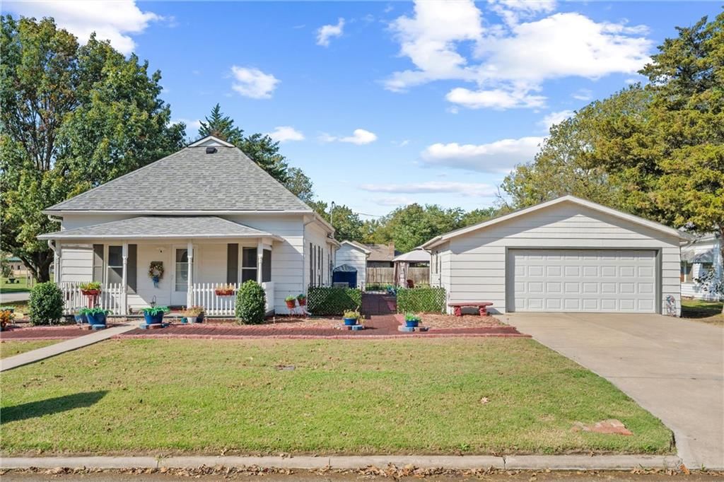 101 N Ridgeway Street, Caney, KS