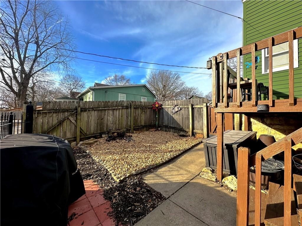 801 E Pearl Street — photo 53