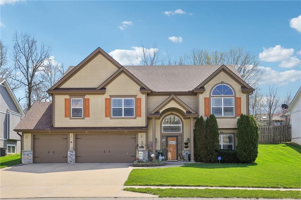 205 DoubleTree Lane, Smithville, MO